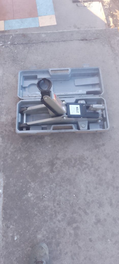 Vende-se Macaco Hidraúlico 2 T