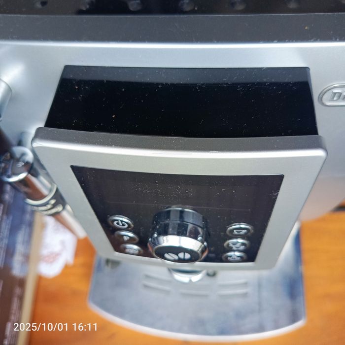 Express ciśnieniowy Automatyczny Sprawny używany  DeLonghi ECAM