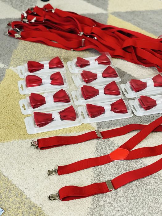 Muszki i szelki czerwone