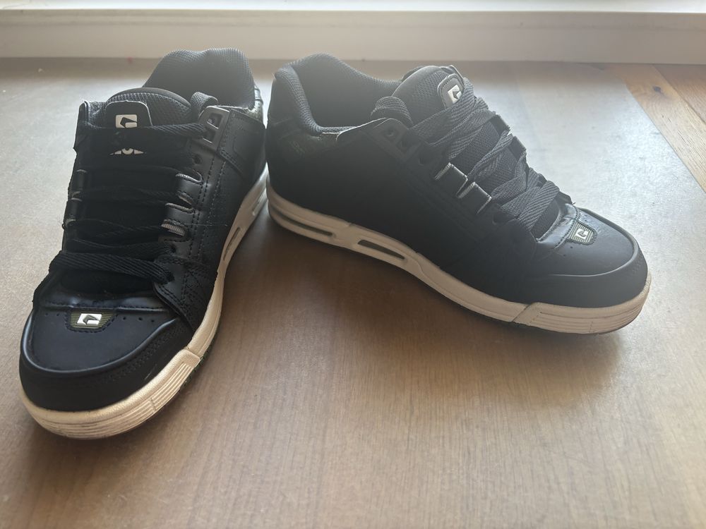 Buty Globe rozmiar 42 idealne