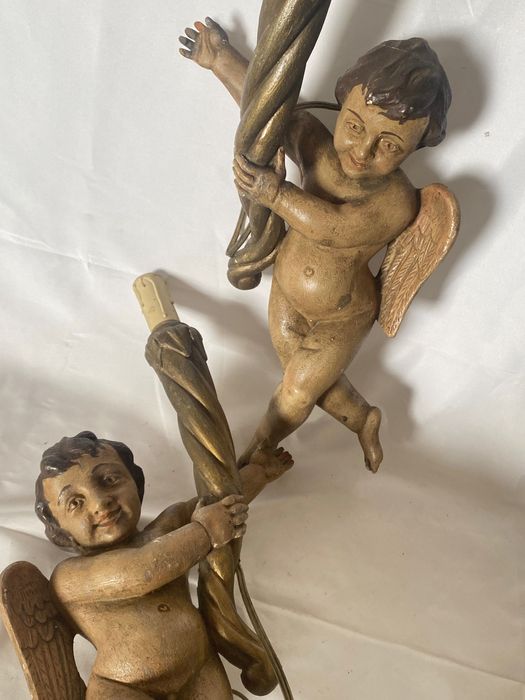 Par de anjos candeeiros em madeira