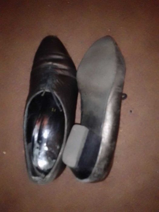 Жіноче взуття на літо, осінь, віддам безкоштовно. На жіночі ніжки 24