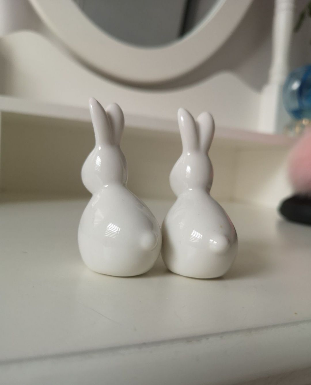 Figurki zajączki białe króliczki