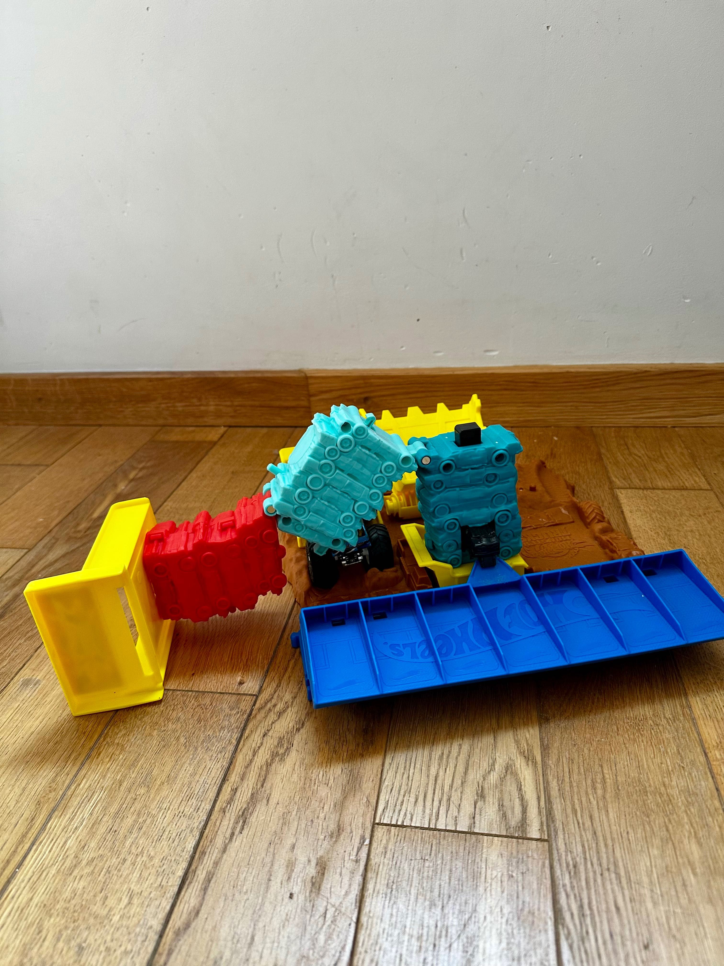 Hot Wheels Monster Truck Arena Demo Derby