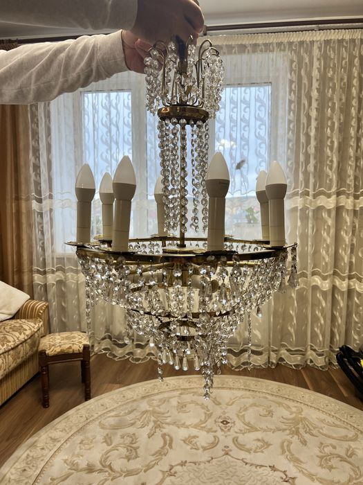 Чеська хрустальна люстра.