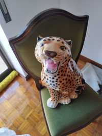 Leopardo em loiça, biblot