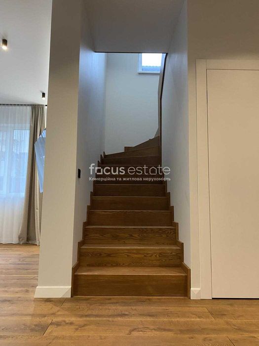 Без комісіЇ. Чайка. Продаж будинку з дизайнерським ремонтом.