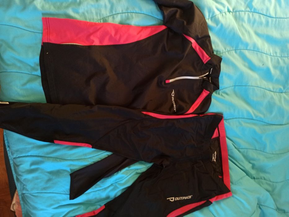 Camisola e leggings de corrida