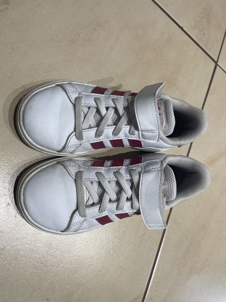 Buty dla dziewczynki firmy adidas rozmiar 28