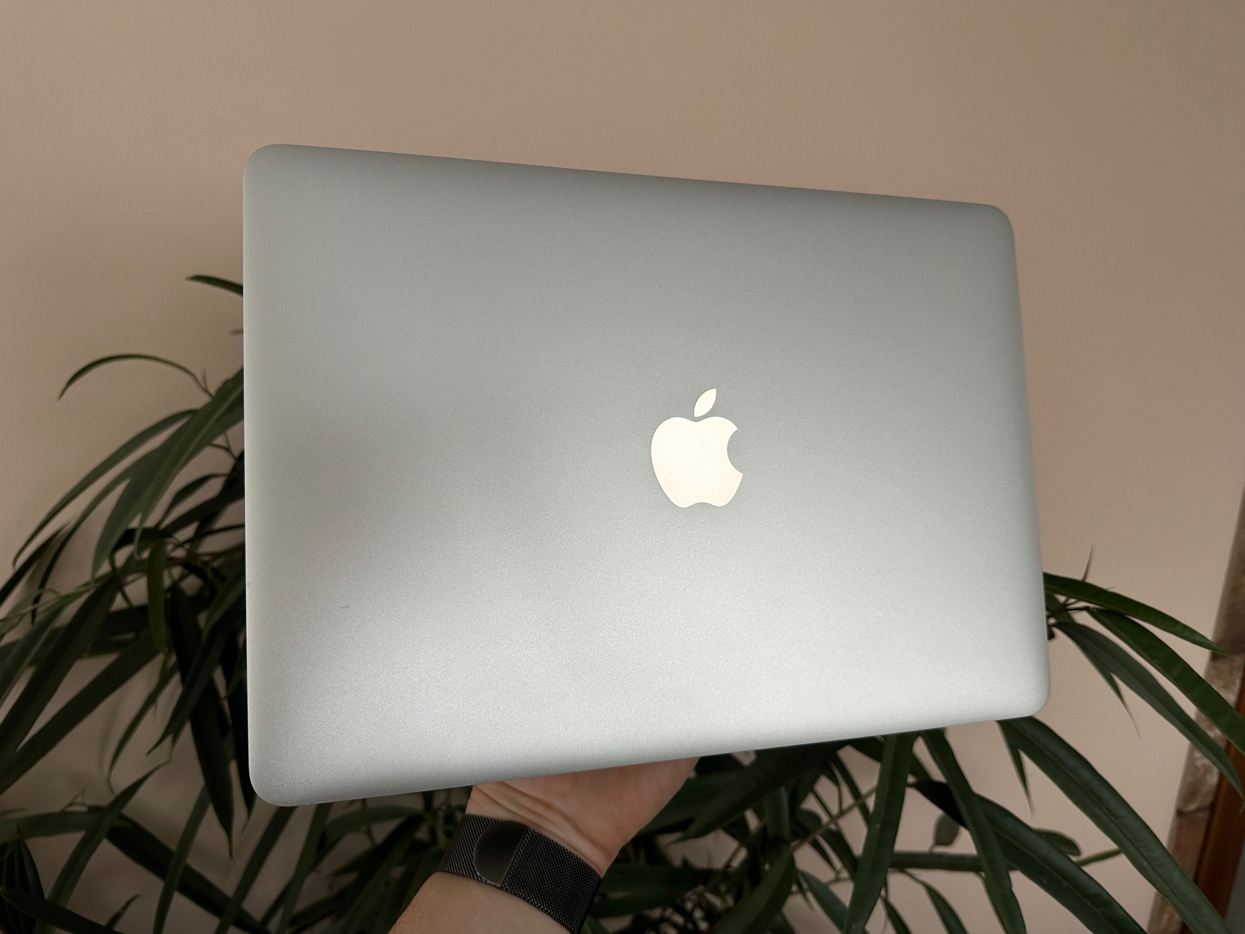 Apple MacBook Air 13” 2013 Silver i5 / 4Gb Ram / 256Gb SSD / 21 цикл