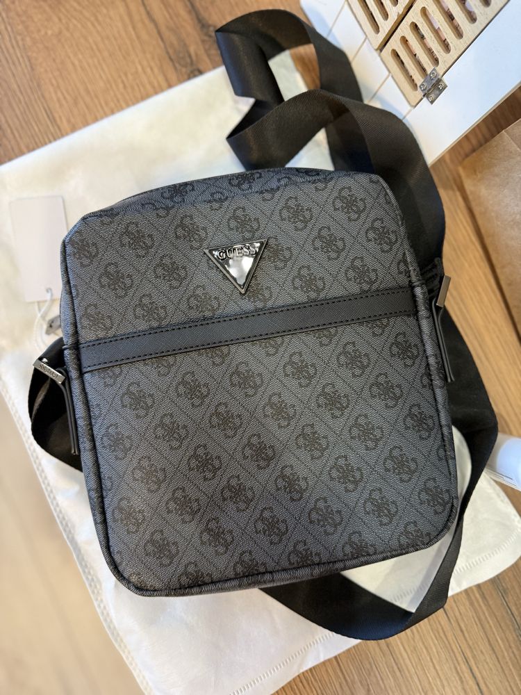 Чоловіча сумка Guess