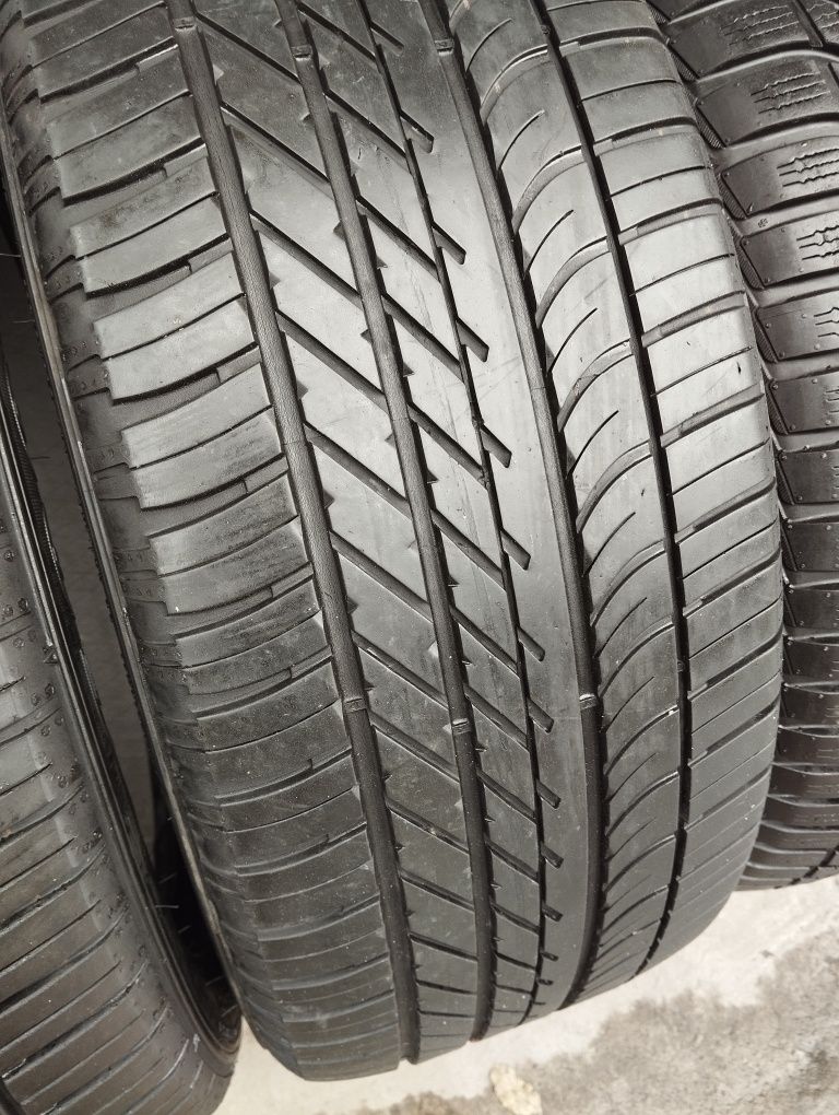 Пара літніх шин Goodyear 235/50/20
