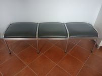 Banco de espera preto