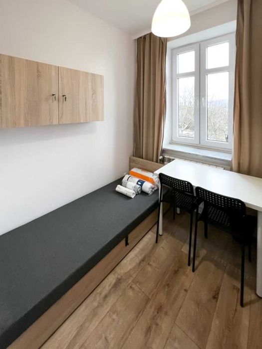 Kwatery pracownicze w samym centrum. Z parkingiem. Tylko 5 lub 6 osób!