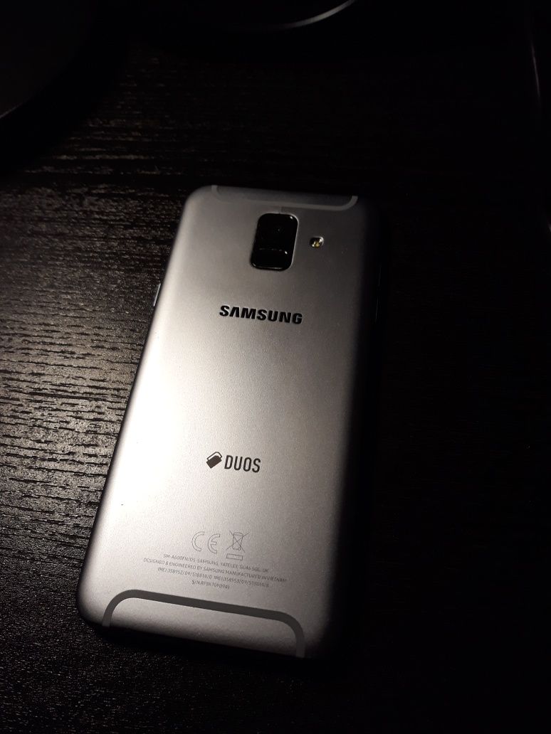 Samsung Galaxy A6 cinzento