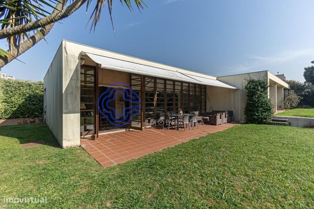 Moradia Leça de 4 frentes com enorme jardim