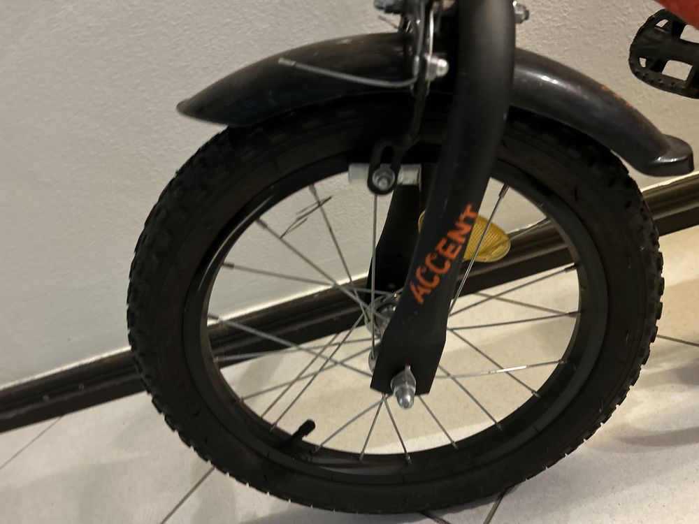 Rower accent track 16 cali pomarancz kask gratis