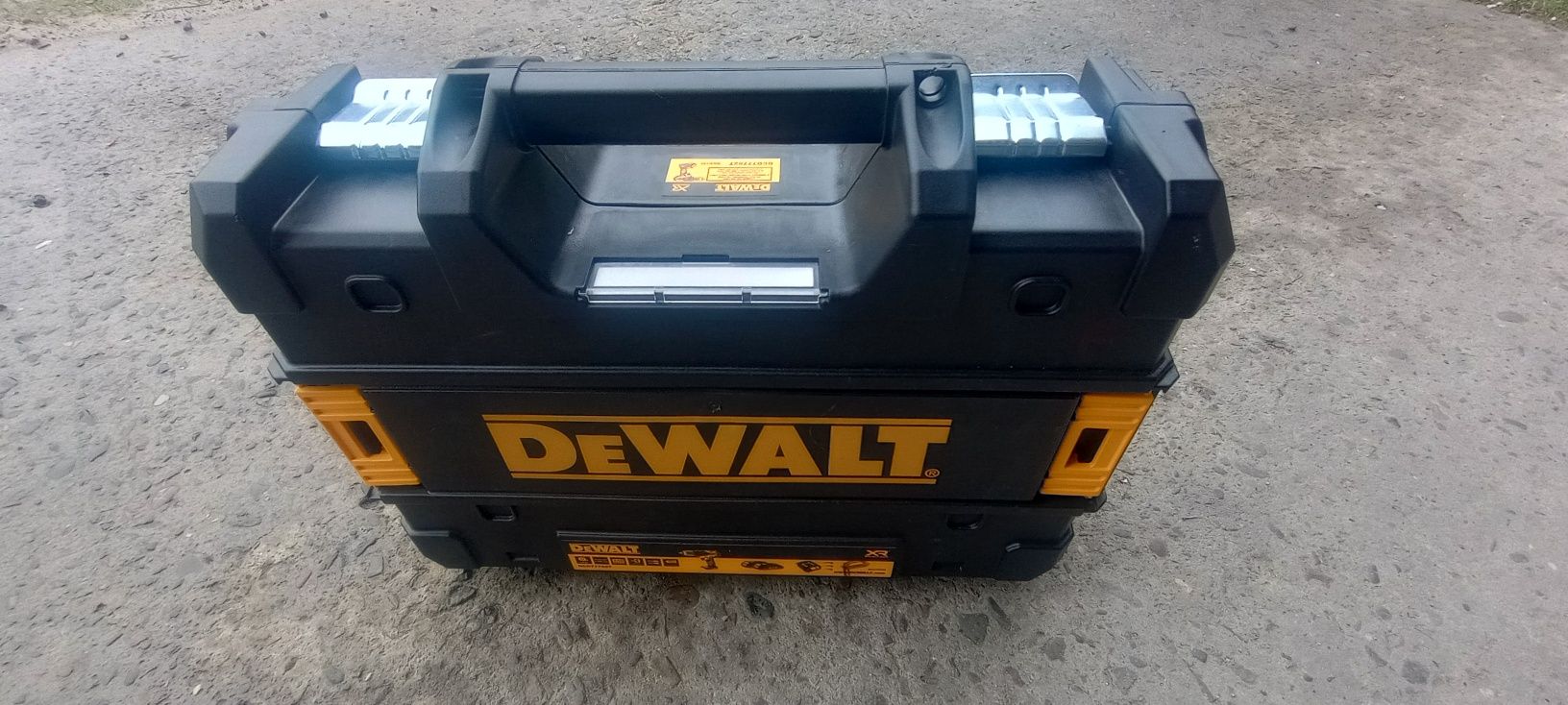 Nowa Wkrętarka bezszczotkowa DeWalt 18 V 2 x 1,5 Ah DCD777S2T-QW