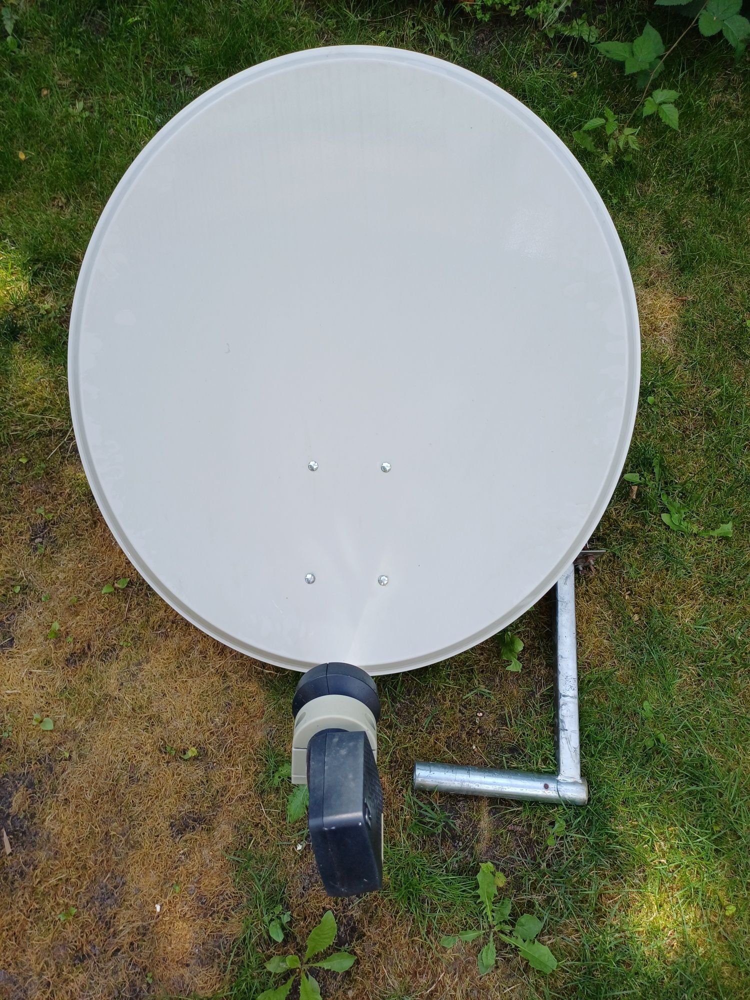 Antena satelitarna 80 cm.