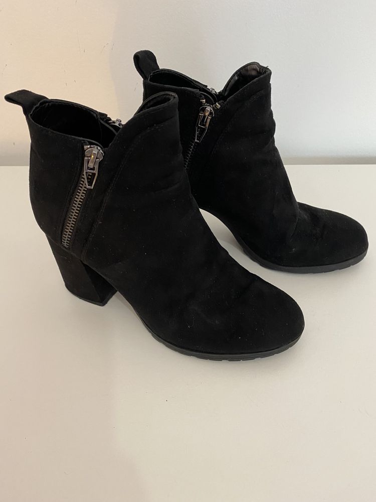 Botas em camurça da Bershka (37)