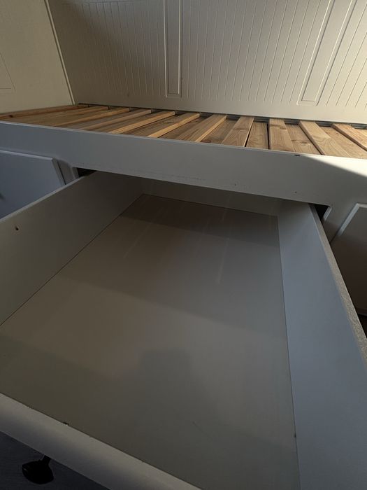 białe łóżko ikea