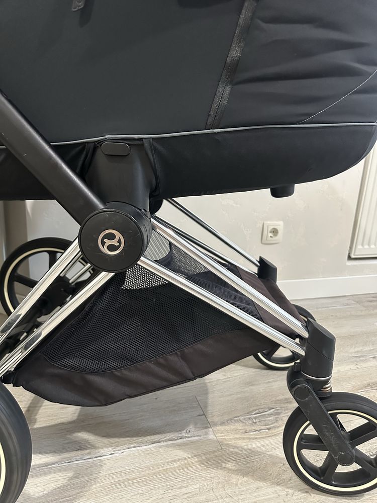 Cybex Priam  Lux 3,0 Deep black Chrome 2020 року