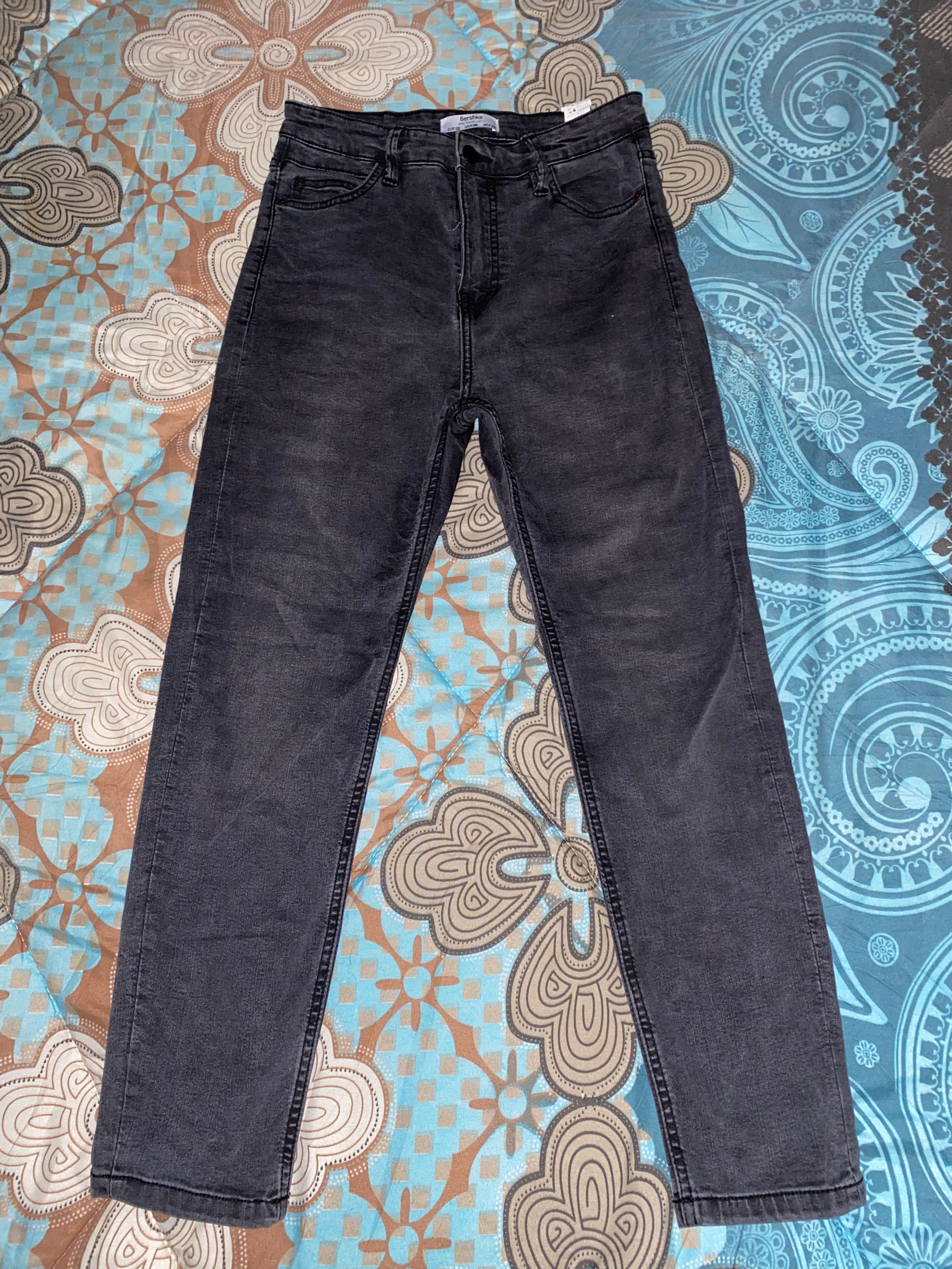Jeans skinny cropped 
cintura subida (38)