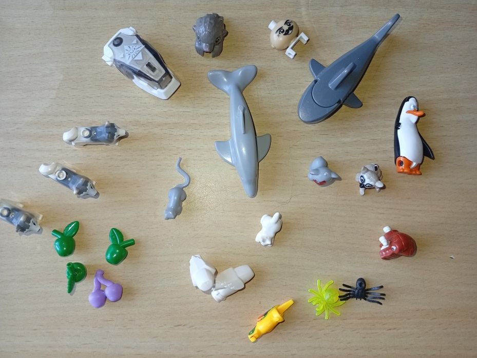 Фігурки персонажі лего Лєго.