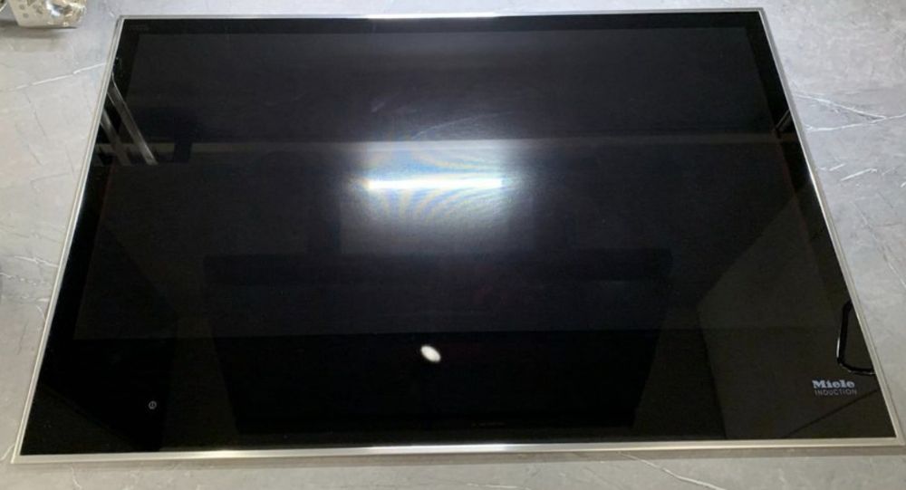 Индукционная варочная поверхность MieЛe 7678. Идеальное состояние.