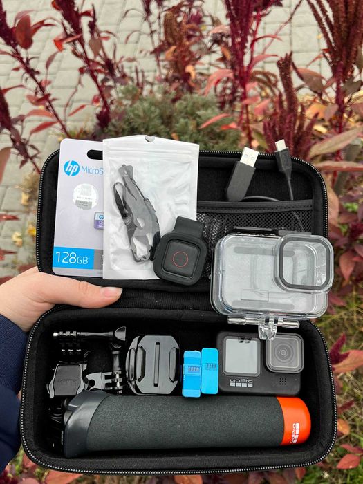 Екшн-камера GoPro Hero 9 з великим комплектом