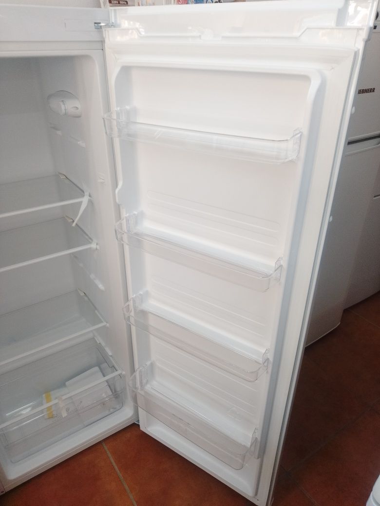 Frigorífico ELECTRONIA (Artigo NOVO com Pequeno Defeito Estético)