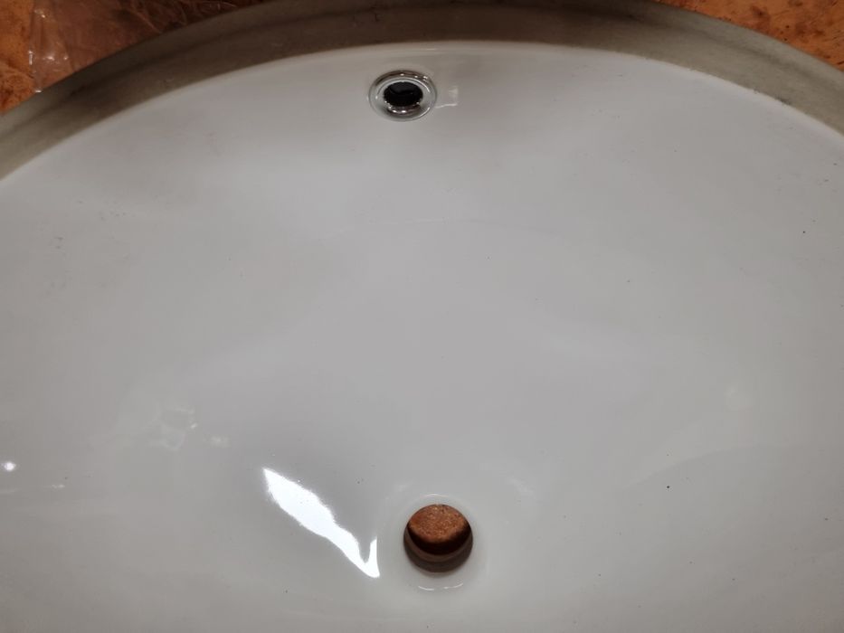 Umywalka podblatowa z przelewem Catalano