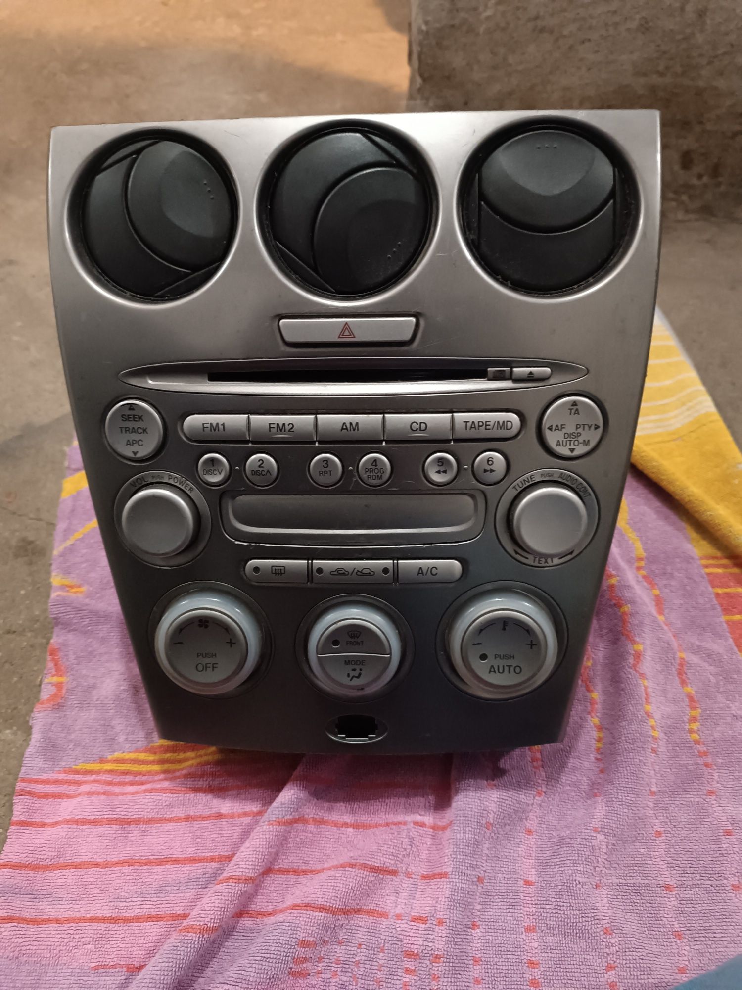 Radio z CD Mazda 6 2005 r