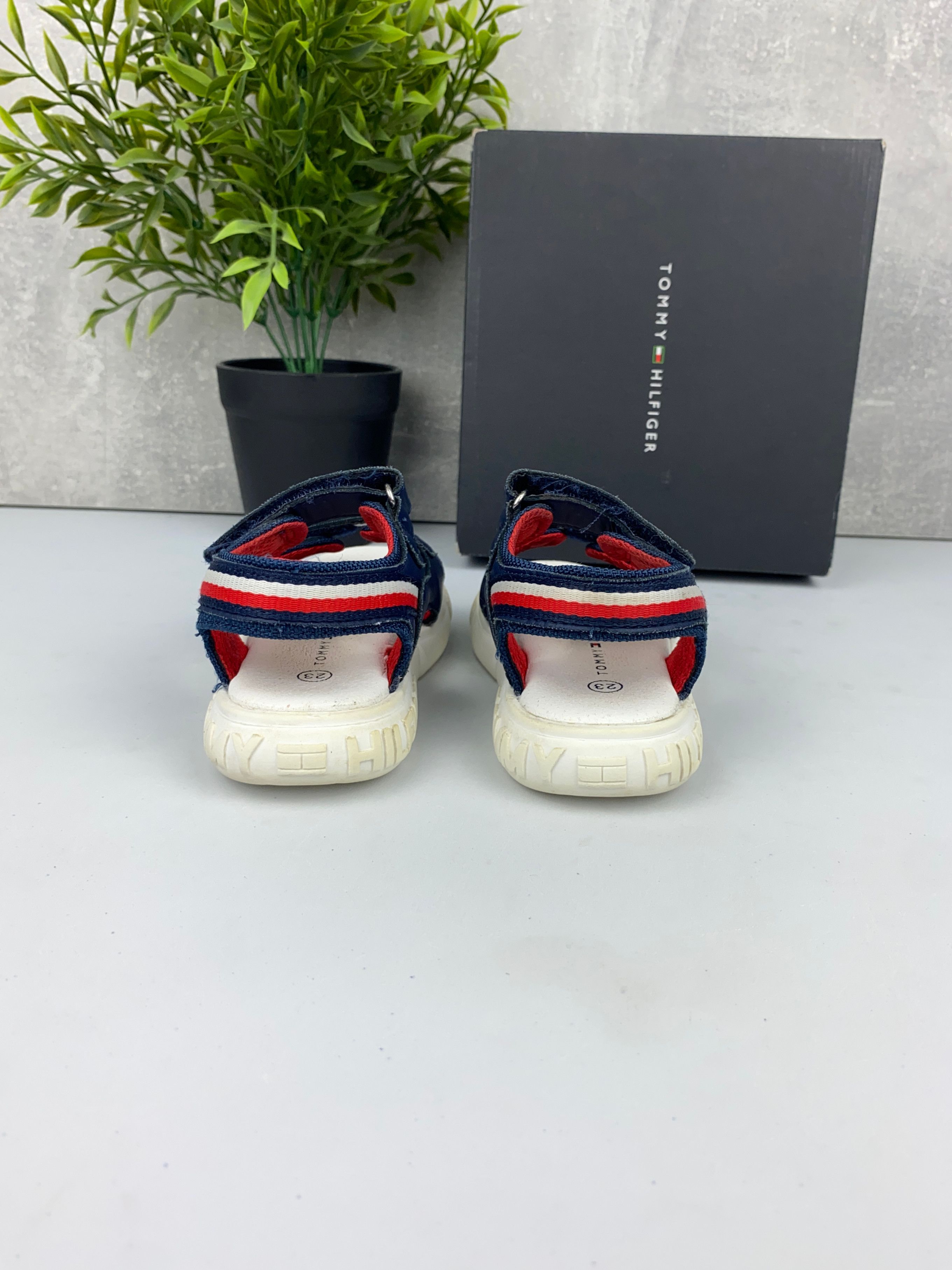 Bardzo dobre / buty sandały / Tommy Hilfiger / r. 23