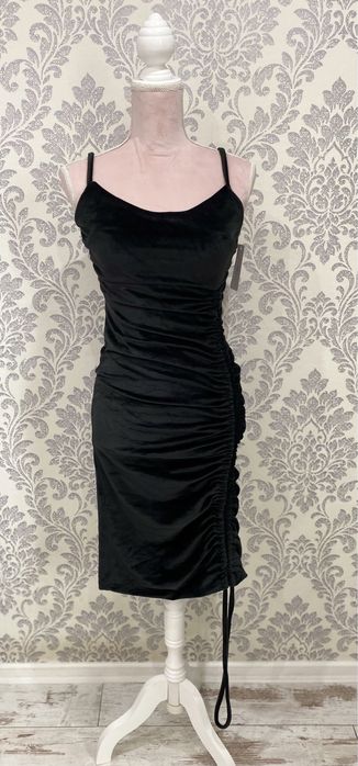 Sukienka welurowa czarna ściągacze marszczona