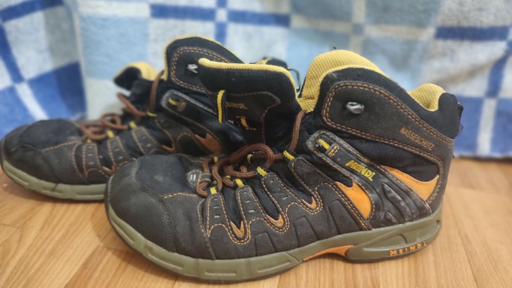 Продам обувь , ботинки и тд (дешево)