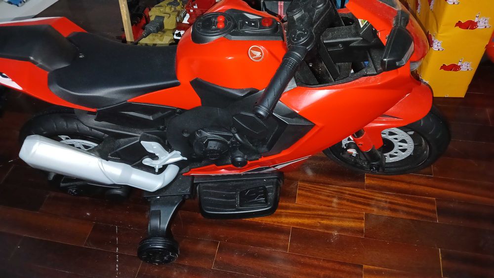 Moto a bateria para crianca