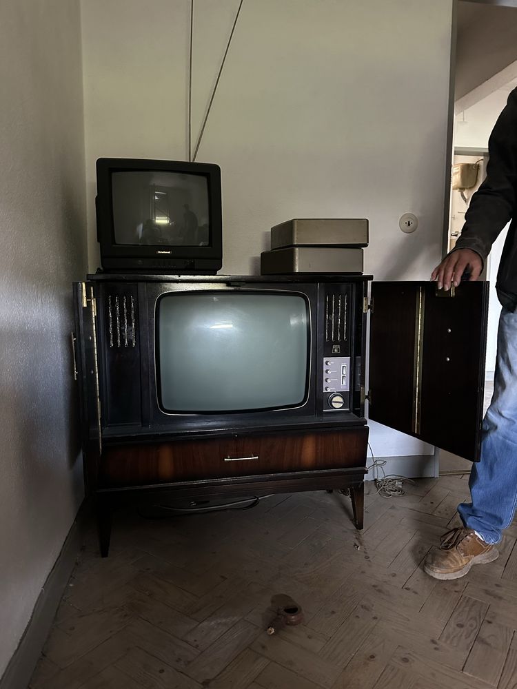 Televisao dos anos 60/70  com movel