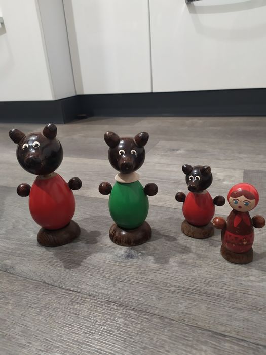 Продаются деревянные статуэтки времён СССР.