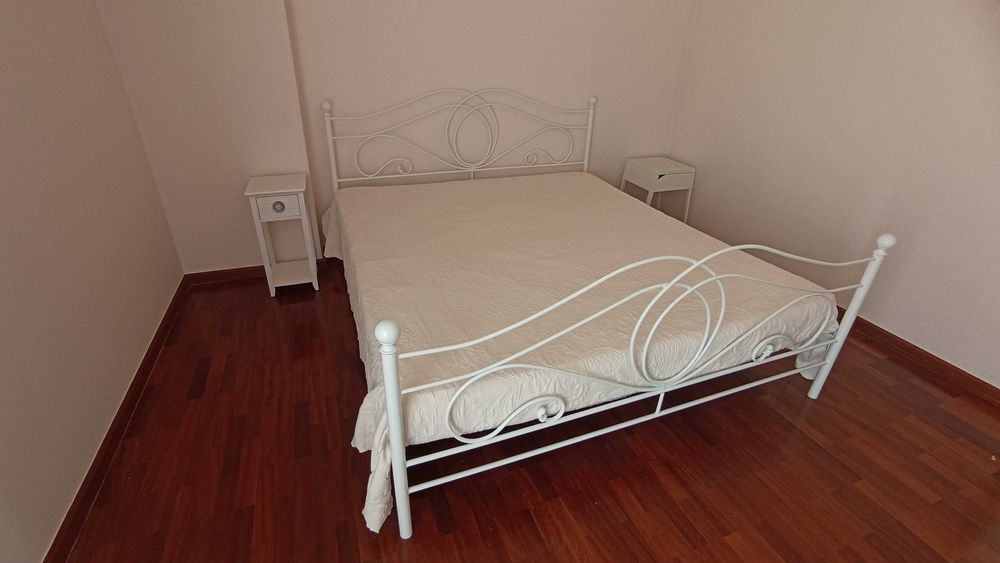Cama Branca em ferro 180 cm da Beliani