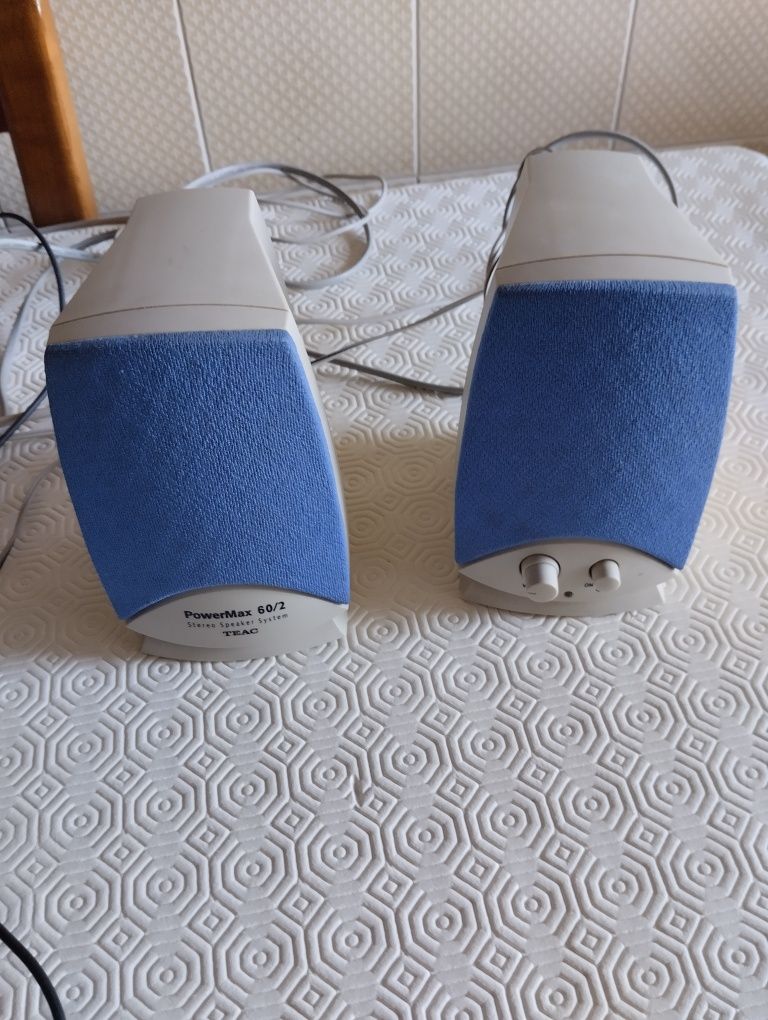 Monitor, teclado,rato e sistema de som