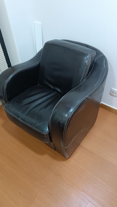 Poltronas em Pele usados, sofás