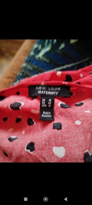 Czerwona sukienka w czarne serca z viscozay