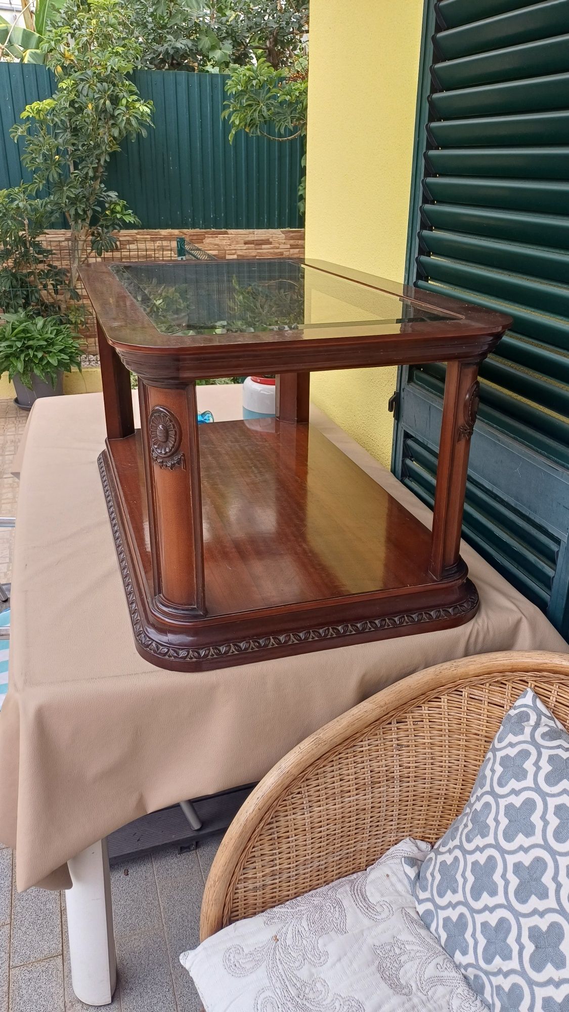 Mesa de centro em mogno