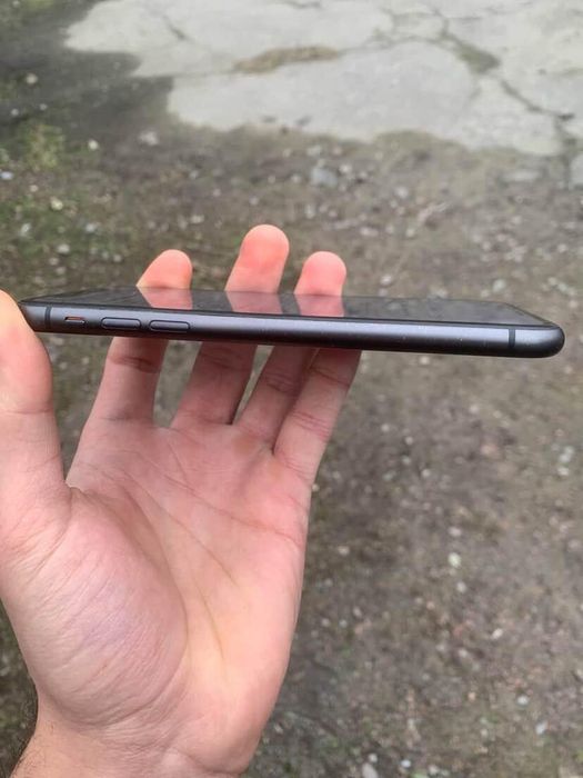 Продам 11 айфон в хорошем состоянии