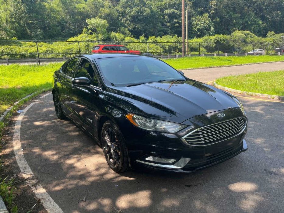Ford Fusion Hybrid SE      2018