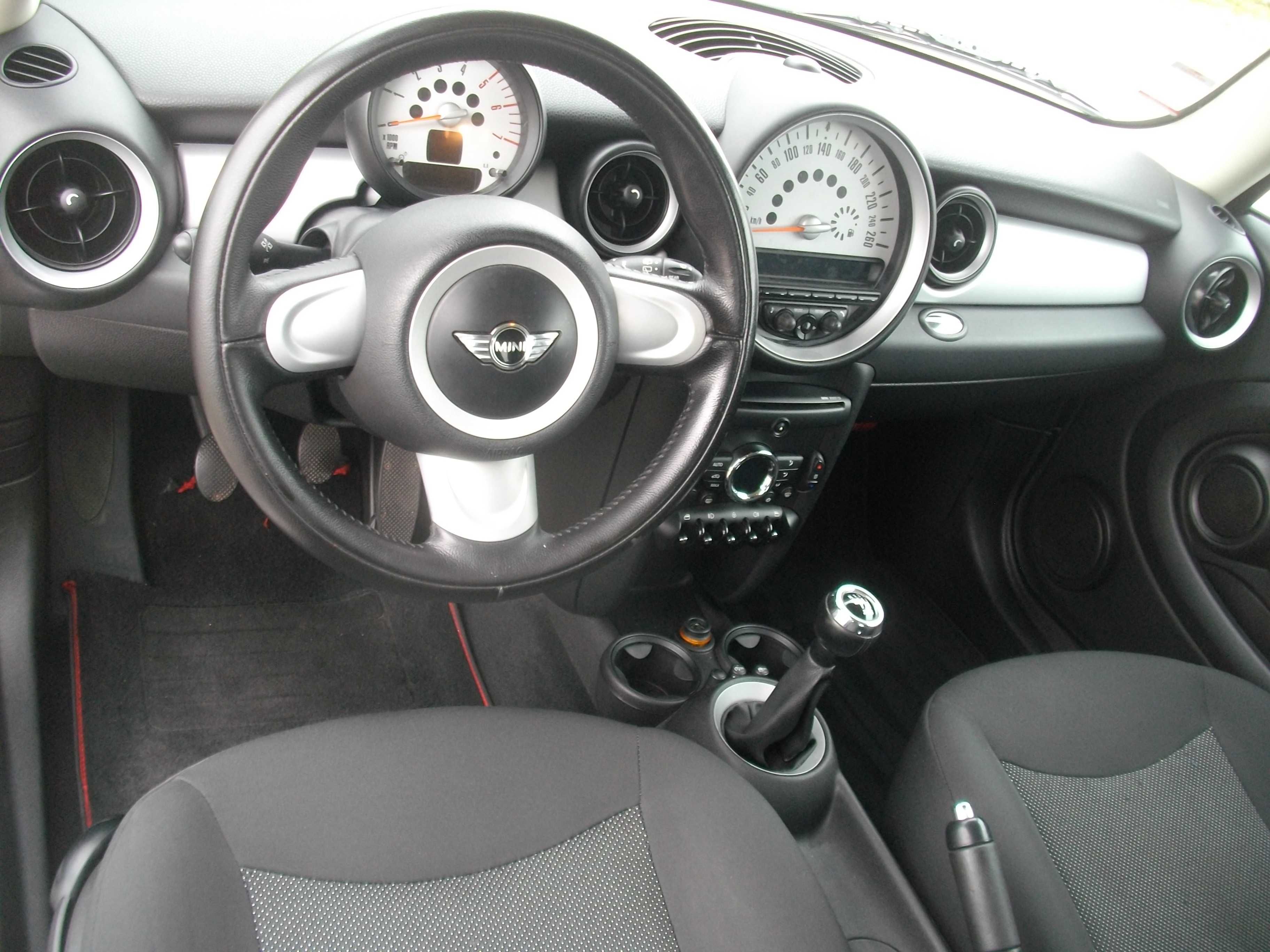 MINI Cooper D 1.6 (Motor BMW) de 2011 Impecável