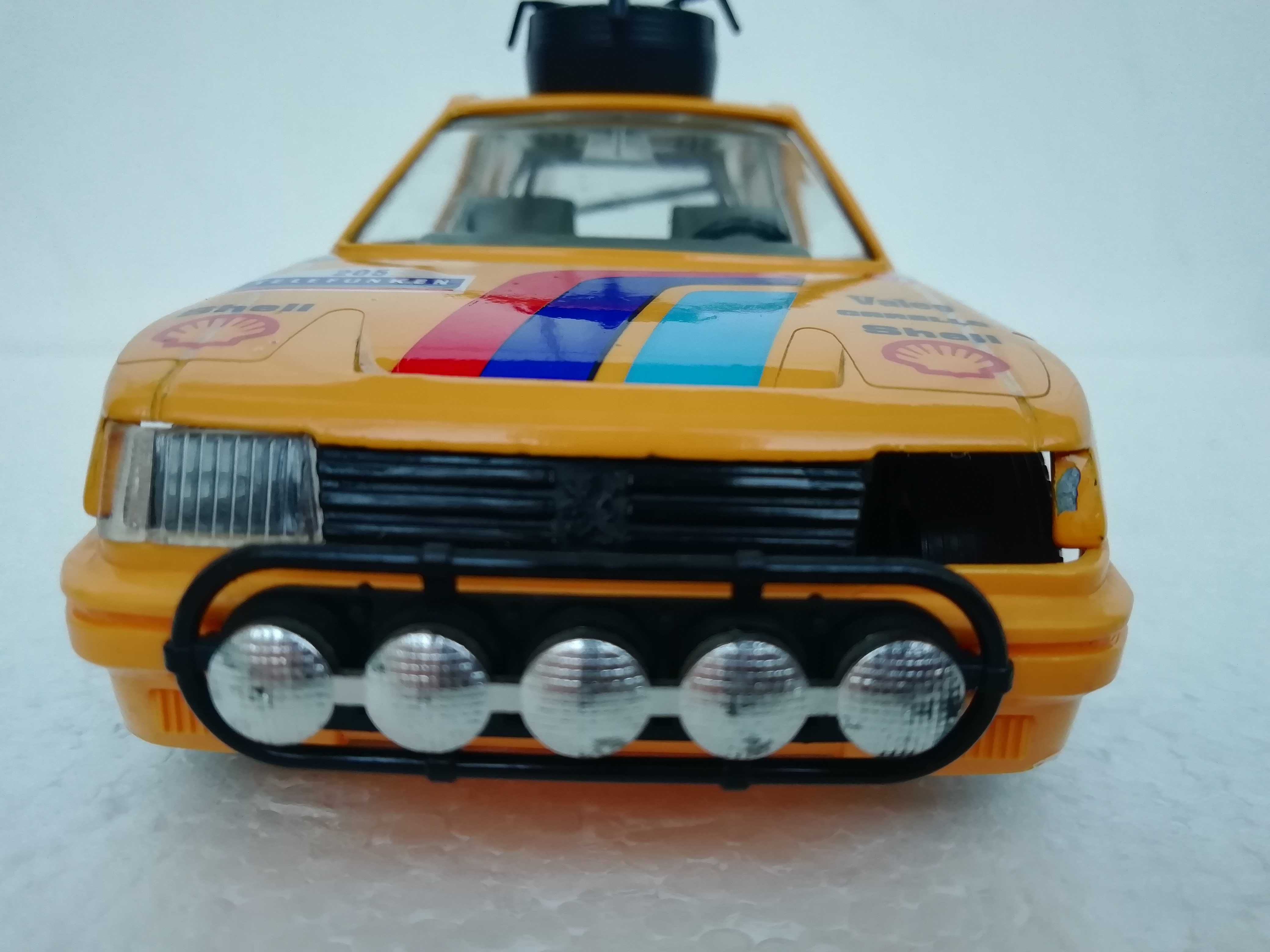 Carro Miniatura Burago Peugeot 205 Turbo 1/25 Peugeot 205 Turbo