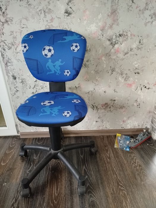 Дитяче комп'ютерне крісло