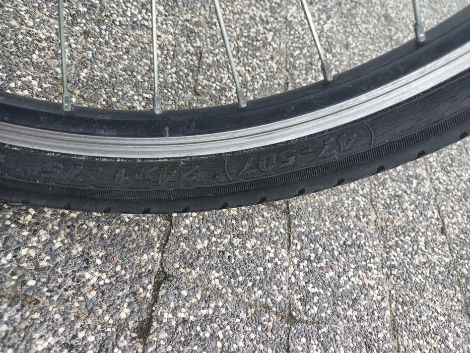 Rower dla dziewczynki i kask . Okazja rower damski . Kask gratis .